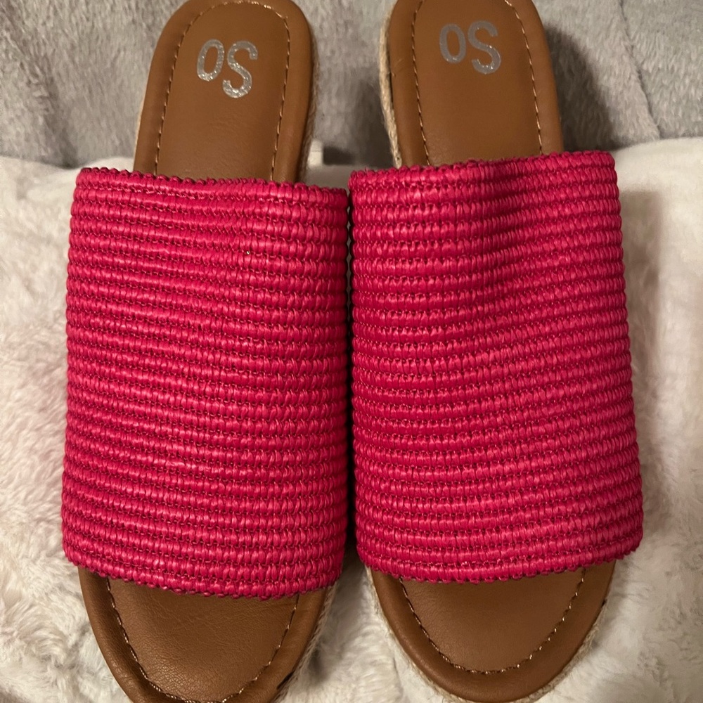 Women pink wedge, brand new, size 7.5